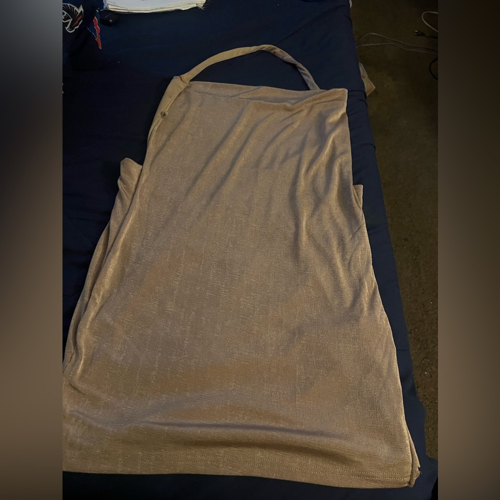 This dress has never been wore - Picture 1 of 2